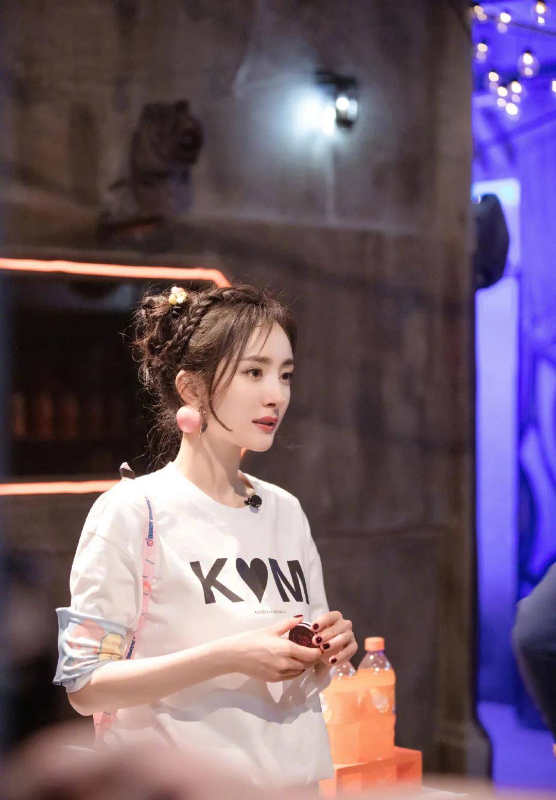 发型好少女！杨幂的新发型也太适合春日踏青了吧