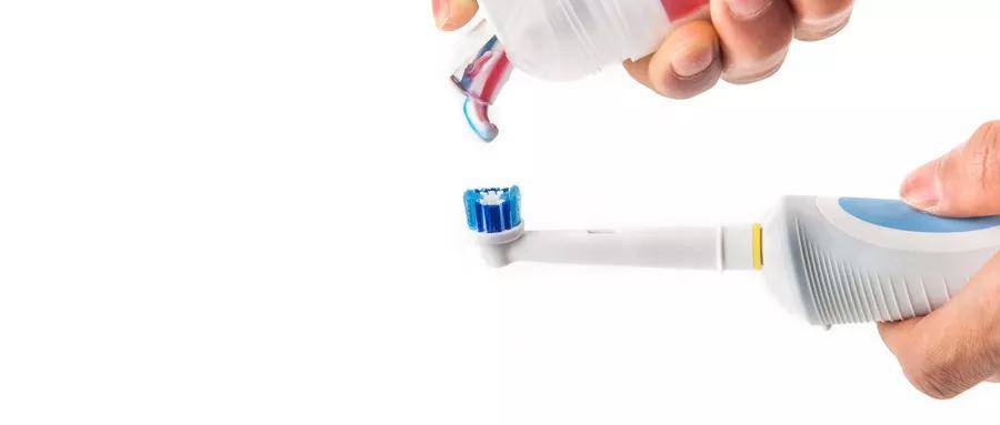 电动牙刷好还是手动牙刷好?这3类人最好别用电动的