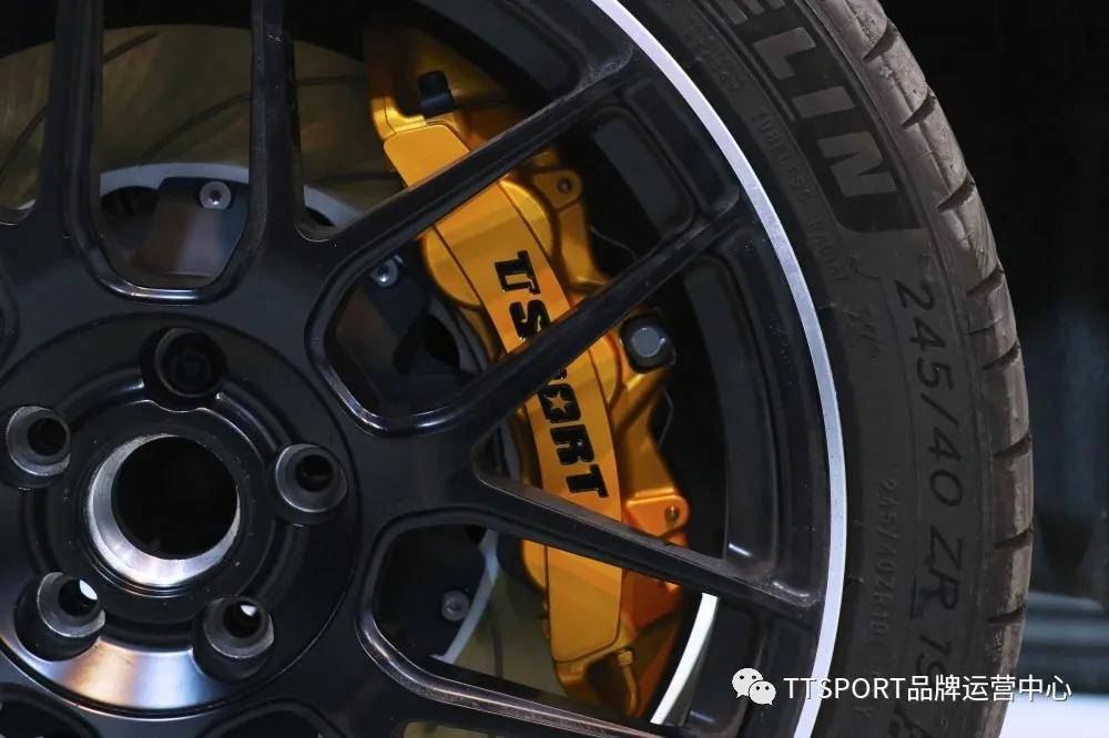 改装案例 | 奔驰e300l升级前六后四双卡钳刹车套装