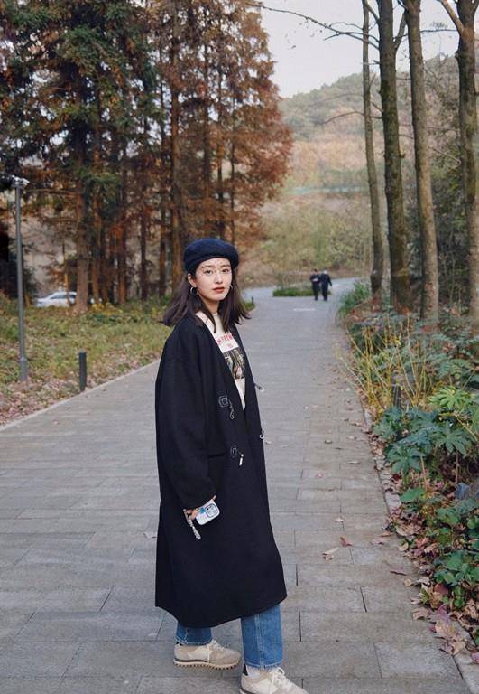 下装 被杨采钰的大衣造型惊艳了！高贵却不显浮夸，成熟而不老气