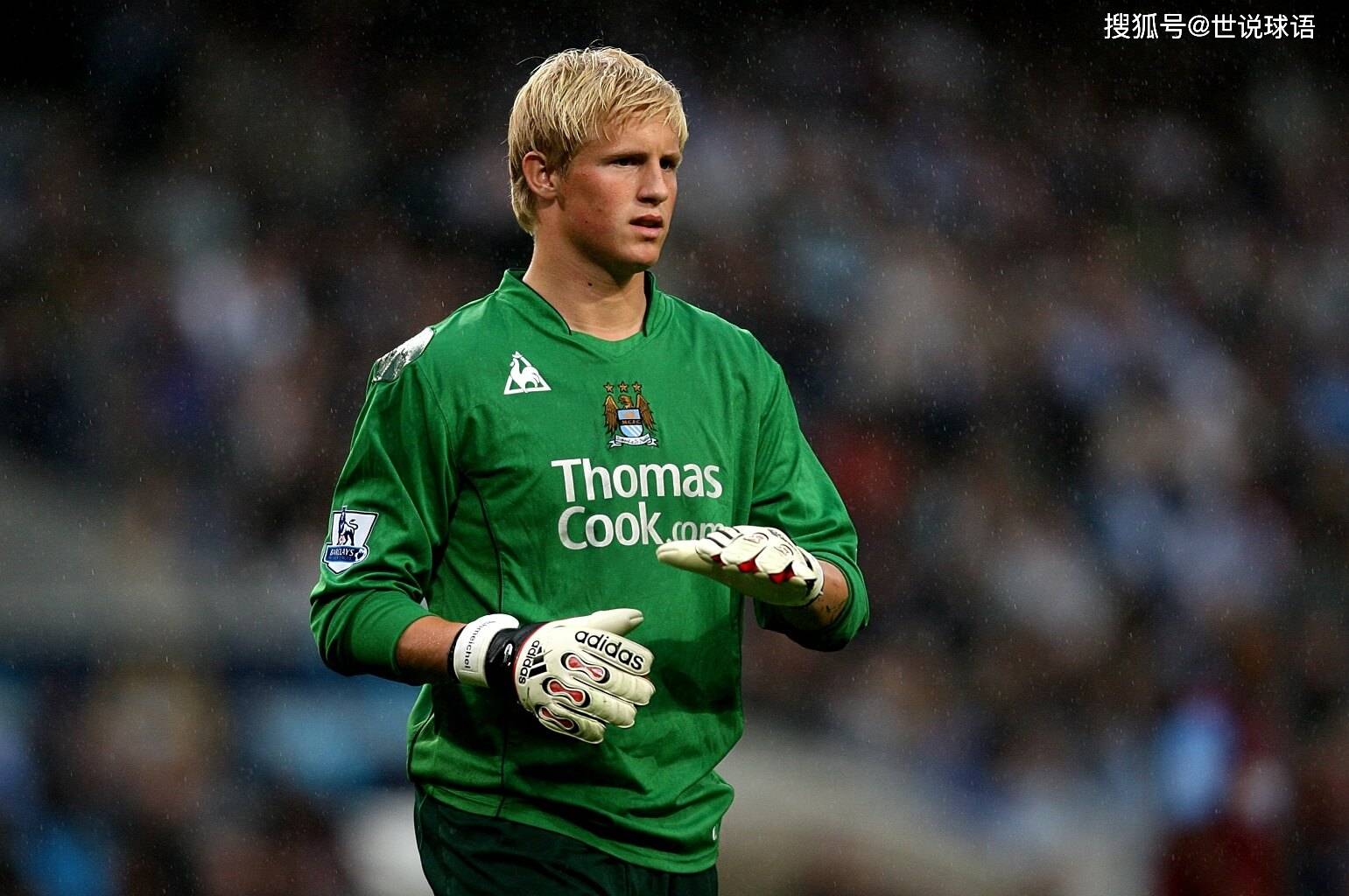 小舒梅切尔他于 2013 年 1 月加盟利物浦,携手苏亚雷斯拿到了13-14