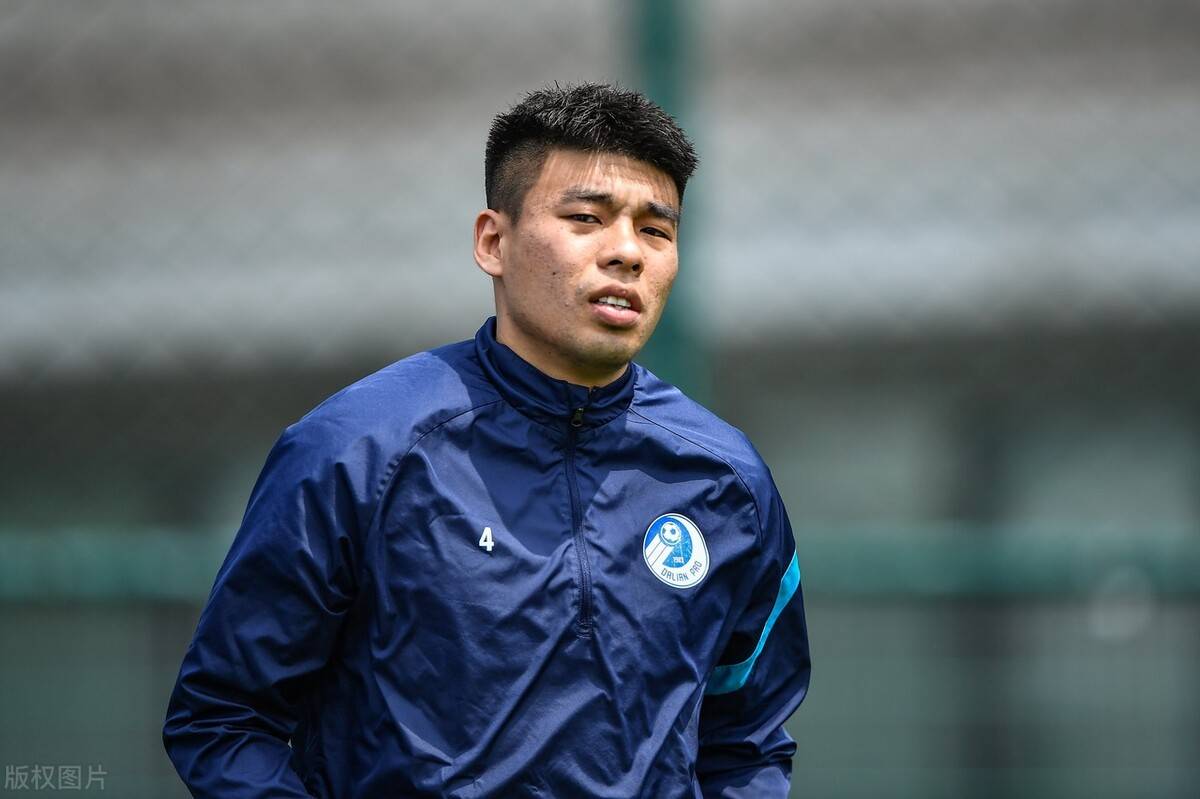 大连足球,但是大连人何时返回中超也是充满了未知,李帅目前是当打之年