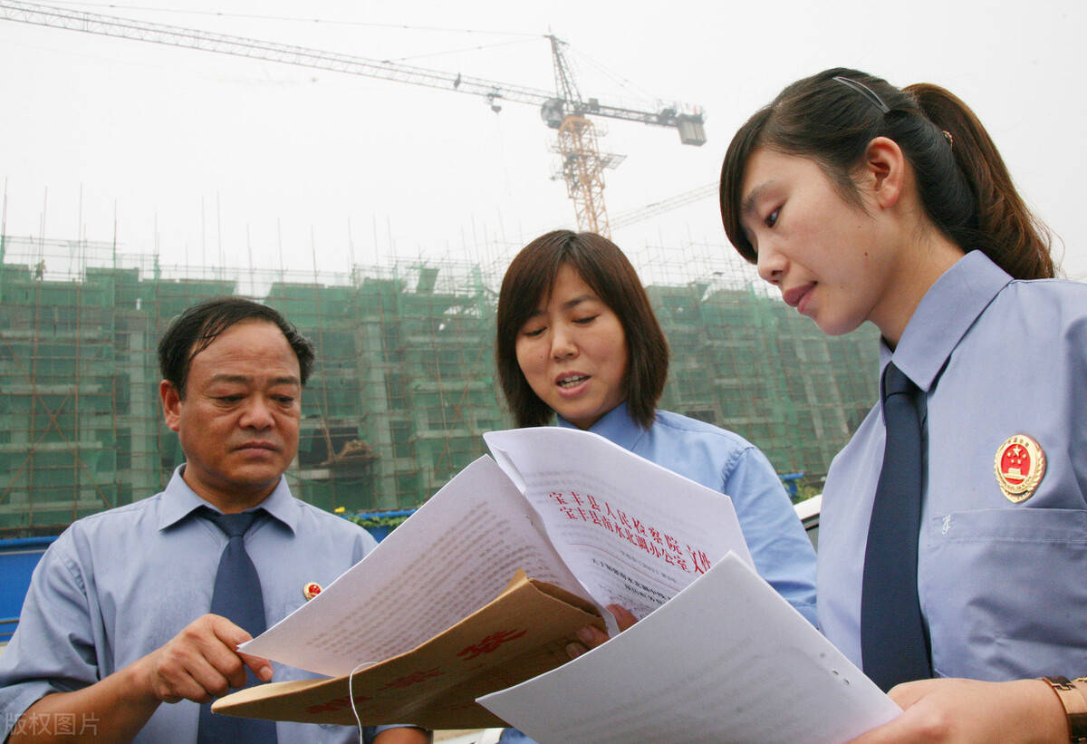 原创公务员也要穿制服上班这些服装干练帅气谁穿谁精神