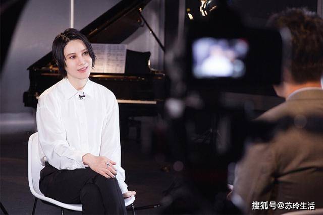 设计 不愧是“高知”代表!尚雯婕《声入人心》连换3套衬衫,知性优雅