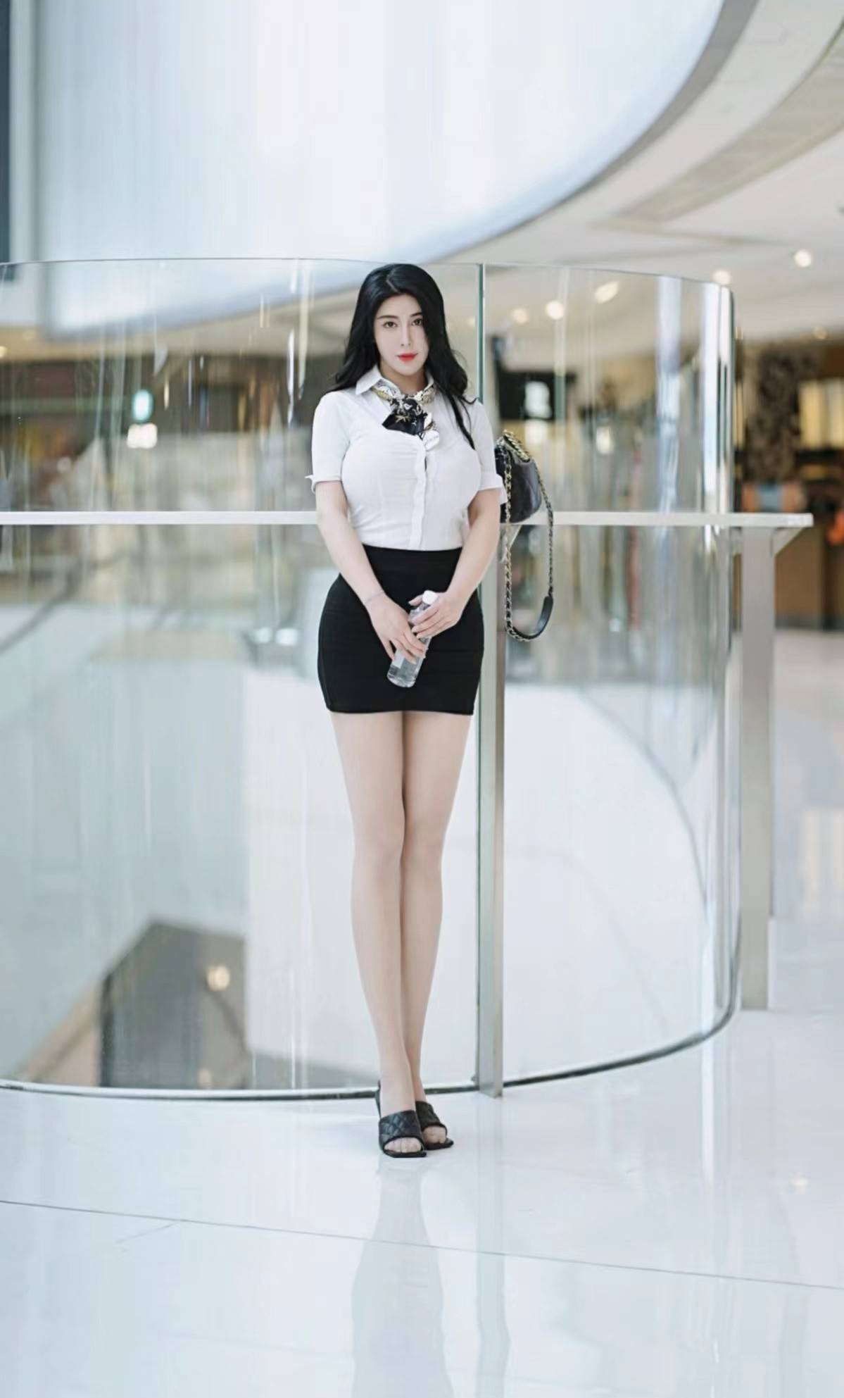 网络红人猪小七长相漂亮身材很好高质量内容走红网络