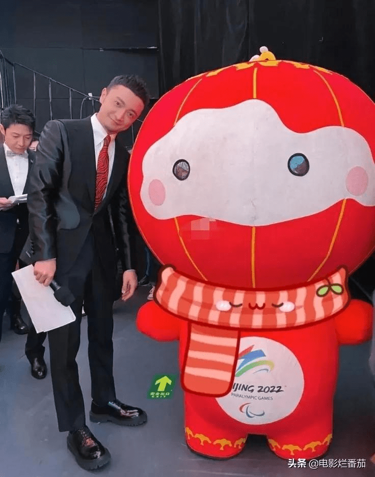 卫衣 元宵晚会彩排:金晨美目顾盼,小撒如邻家哥哥,万茜短发卫衣飒爽