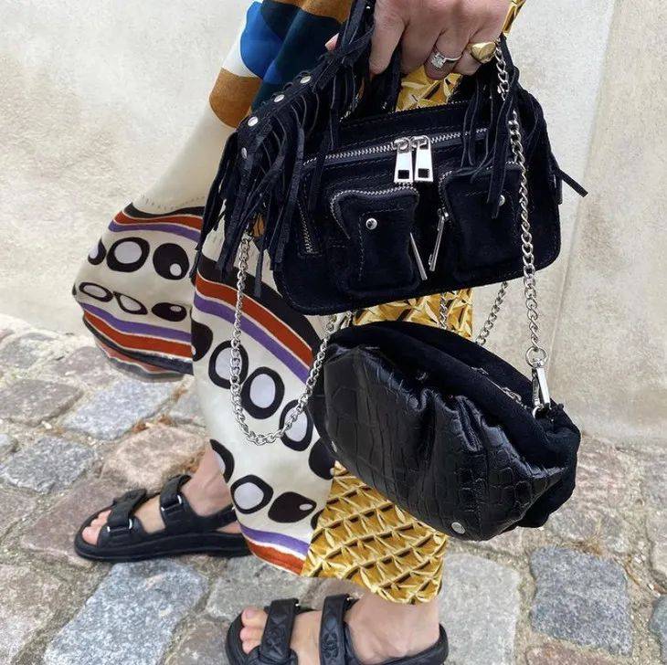 大嫂 下周穿什么 | 大嫂实力演绎，露腿的冬季穿搭都是耍流氓