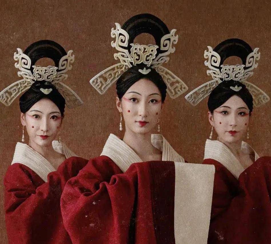 女子《五星出东方》登陆B站元宵晚会 | “长眉红妆”惊艳美妆圈！