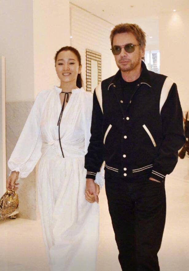 发型长发造型才不止黑长直！女人过了50岁试试这3款发型，大妈变姐姐