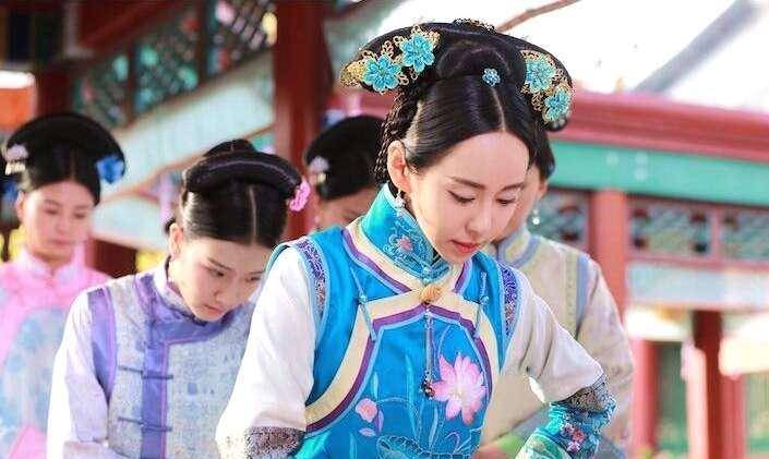 因为|他们在《老酒馆》中分别扮演小尊，小棉袄，金小手，来头都不小