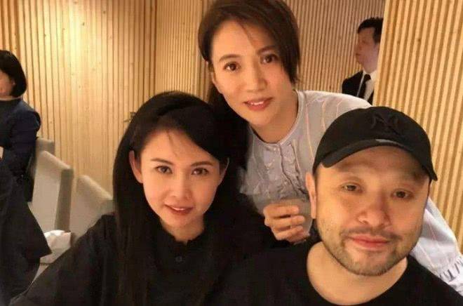真·买椟还珠！香奈儿推出天价Airpods保护套售价