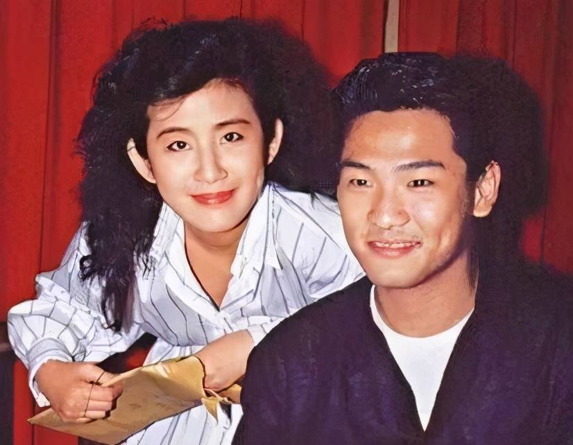 杜德伟和吴君如相恋八年未果转身娶了小24岁女友