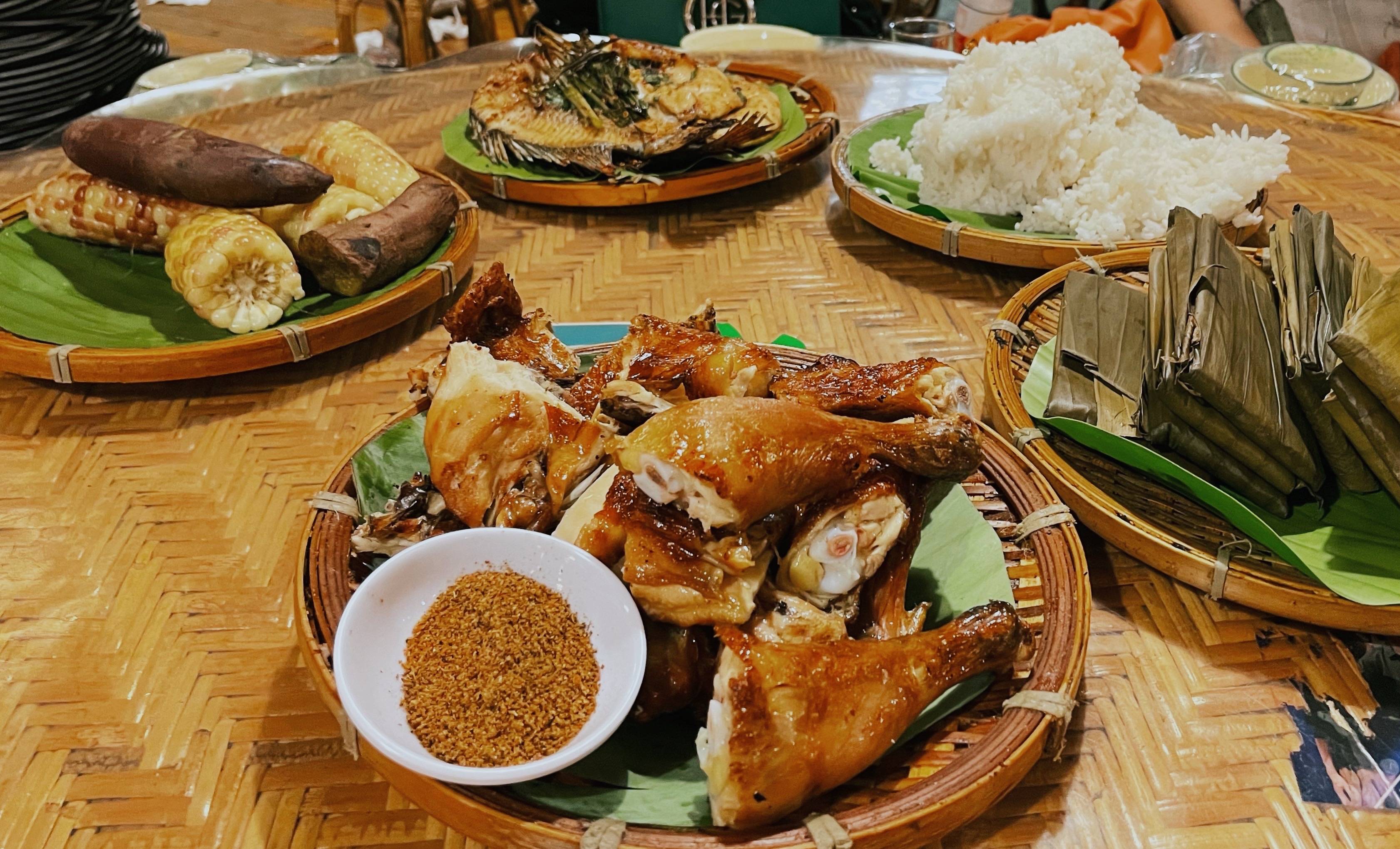 傣族的饮食文化,不用碗,不用筷子,吃饭都用手抓