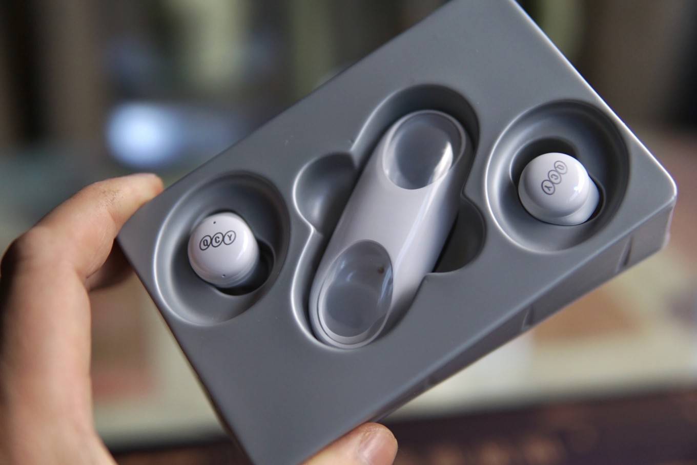 小巧迷你高颜值的qcy耳机百元的平民精品太酷了