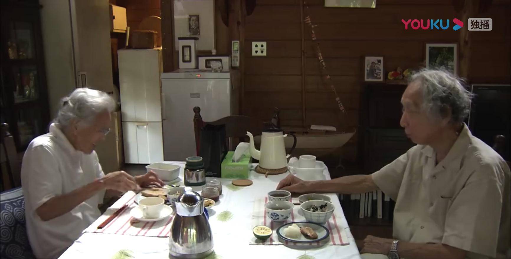 生活|豆瓣9.6高分纪录片!探秘177岁夫妇的隐居幸福婚姻|《人生果实》