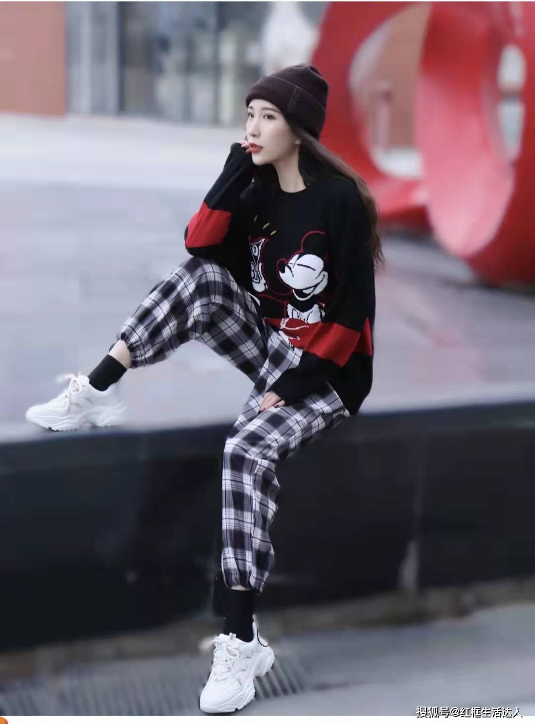 老爹鞋搭配什么衣服才好看?_look_卫衣_白色