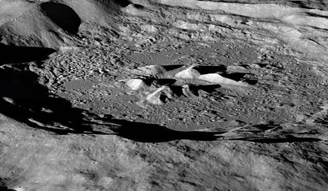 月球上嫦娥的死尸图图片