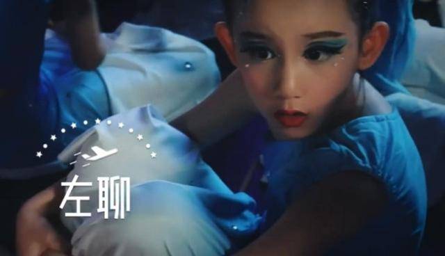 塑造出 黄磊为二女儿开始铺路!首亮相穿亲子装好温馨,多妹不逊色小童星