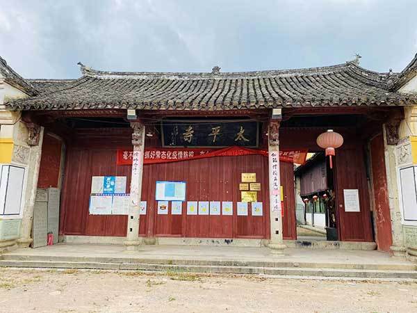 背枕西白山,南临长乐江,历史悠久,山川秀丽,文化昌明,物产丰隆,交通