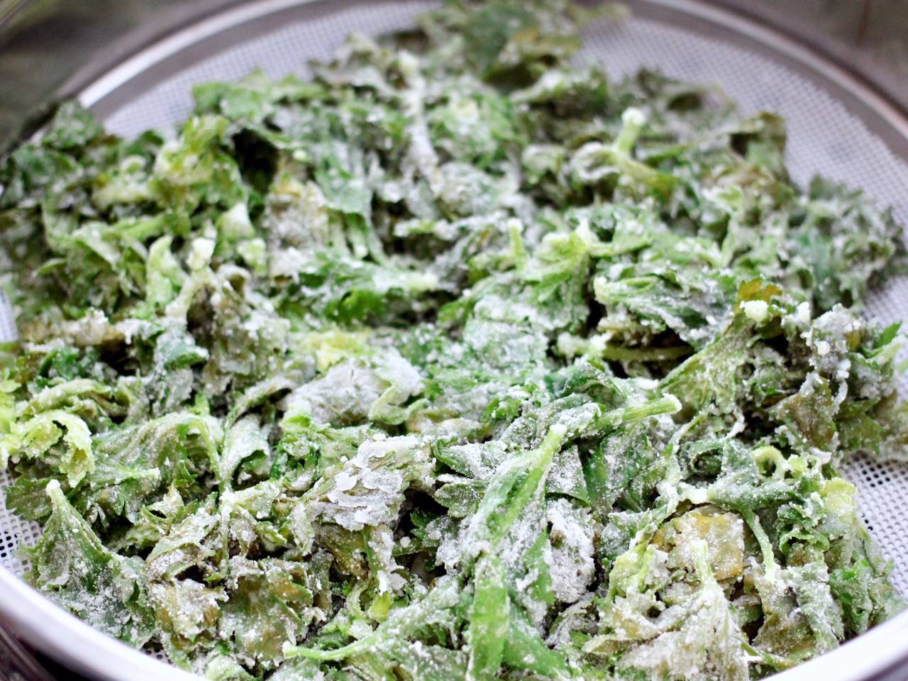 原创蒸野菜切忌直接裹面粉多加这1步松散不成坨出锅香喷喷