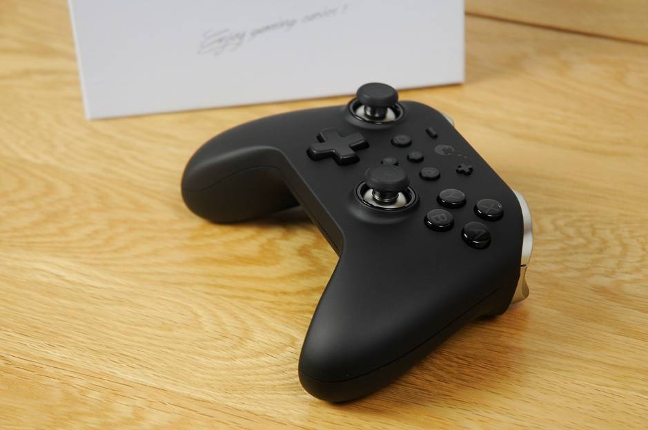 操作丝滑手感棒，自带宏定义！谷粒金刚2 Pro手柄试玩体验