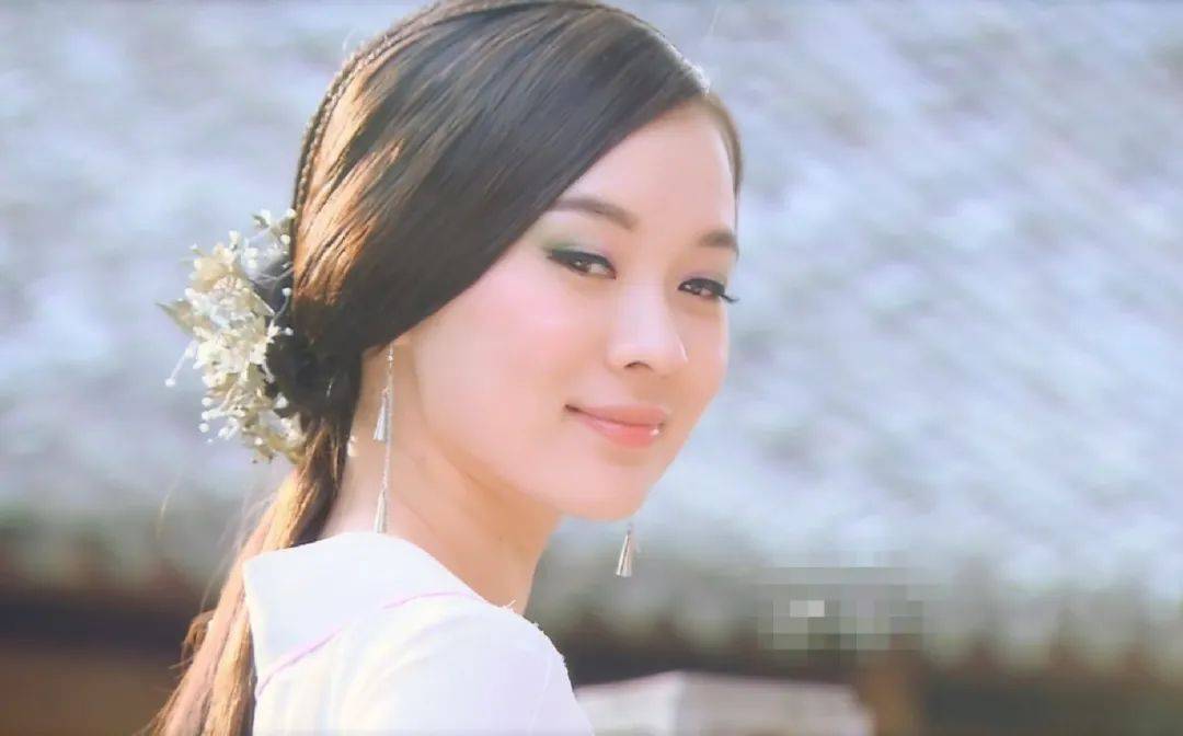 因为当淡颜女神遇上浓颜美人,谁更美?7组女星对比强烈