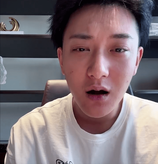 活动当红男星生图：杨洋抬头纹，易烊千玺戴假发，蔡徐坤肖战皮肤好