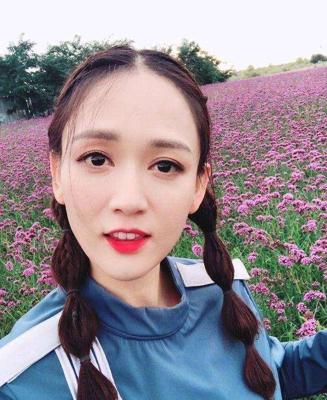 长发31岁杨颖学41岁陈乔恩扮嫩,挑战同款双马尾,这次是当了妈的赢了