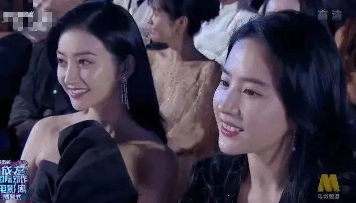 因为当淡颜女神遇上浓颜美人，谁更美？7组女星对比强烈