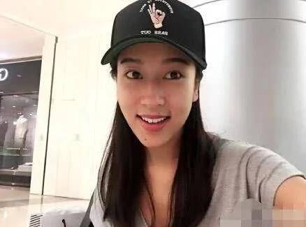 鼻梁有一种“整容”叫吉克隽逸卸妆,素颜曝光后:要是不化妆早红了