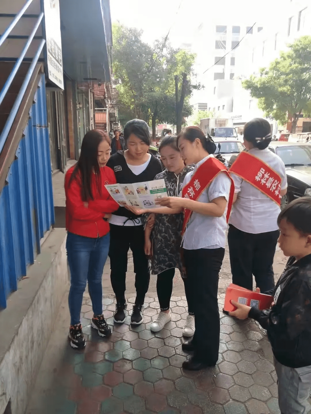 如今的龍城支行緊靠大型社區,服務社區居民,做好