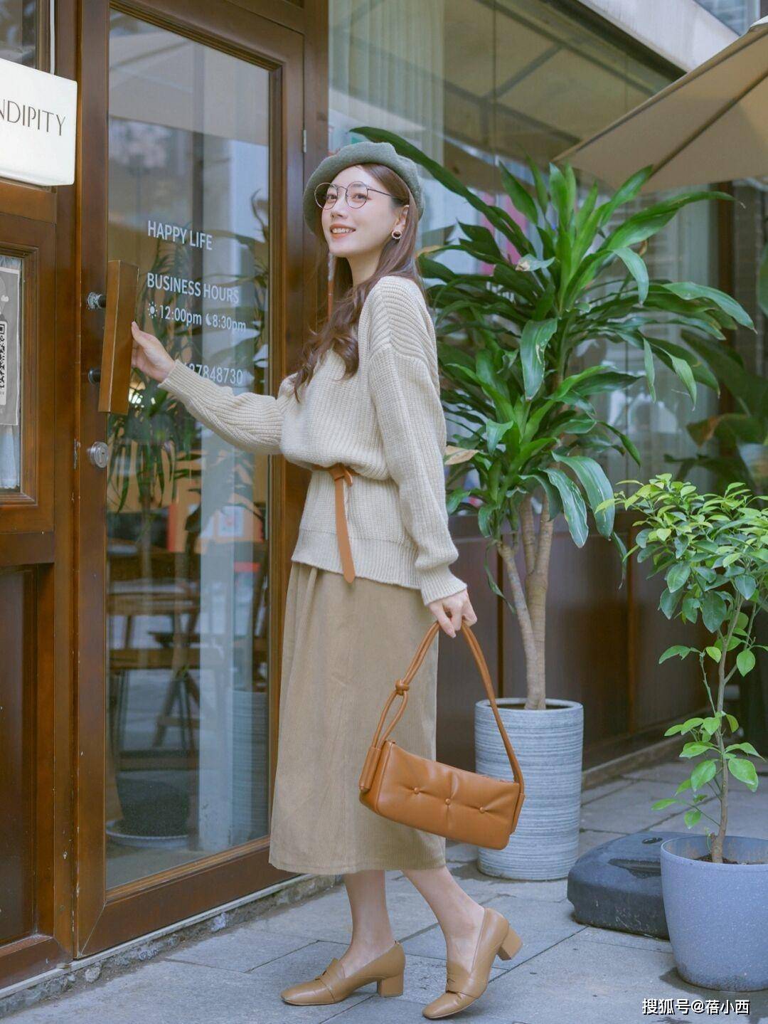 颜色 单穿“毛衣”太单调乏味?试试这些博主的穿搭技巧,造型更有亮点