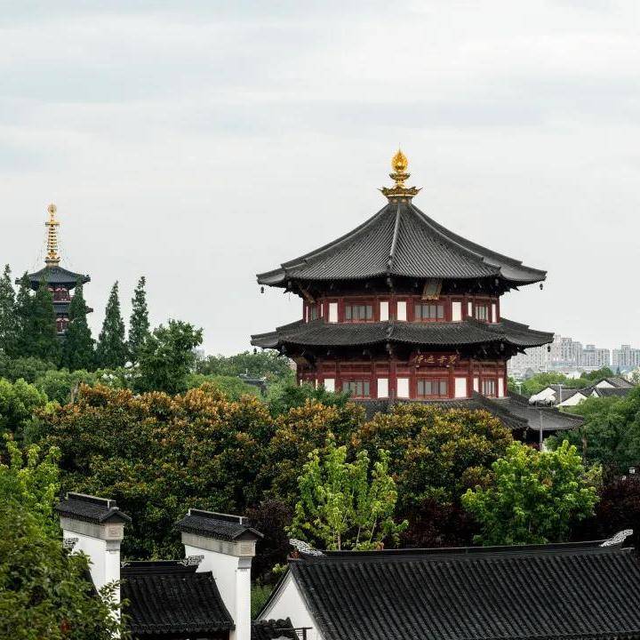 姑蘇城外寒山寺,夜半鐘聲到客船.