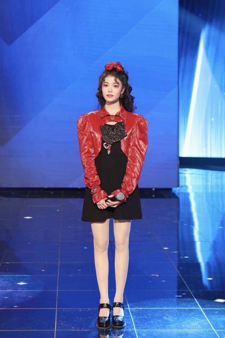 主题新声推介人陈明表示湛嘉丽整个舞台的设计非常好