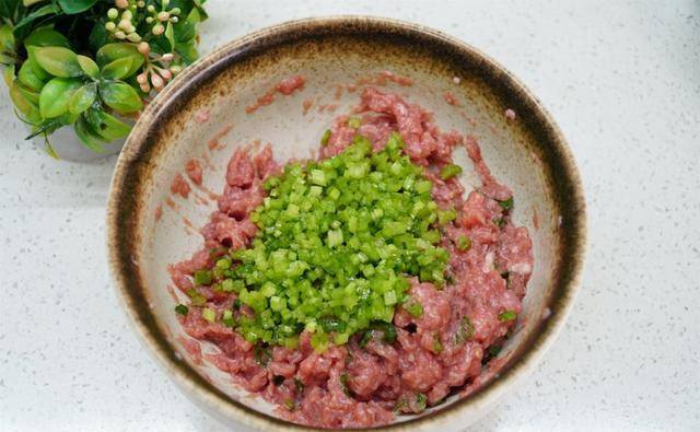 蔬菜|早春包馄饨吃,可别忘了这个馅,价格不贵,清香鲜美,太舒坦了