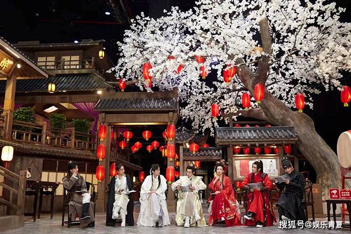 角色|大侦探“醉仙楼老板”张若昀，乔振宇红装潇洒惊艳，王鸥似画中人