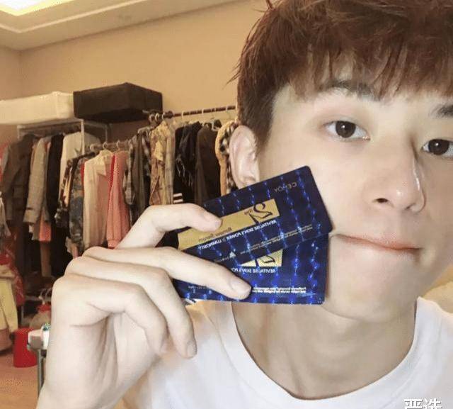 品牌继注射“玻酸”后，又一“抗衰老”方式走红，即安全还方便