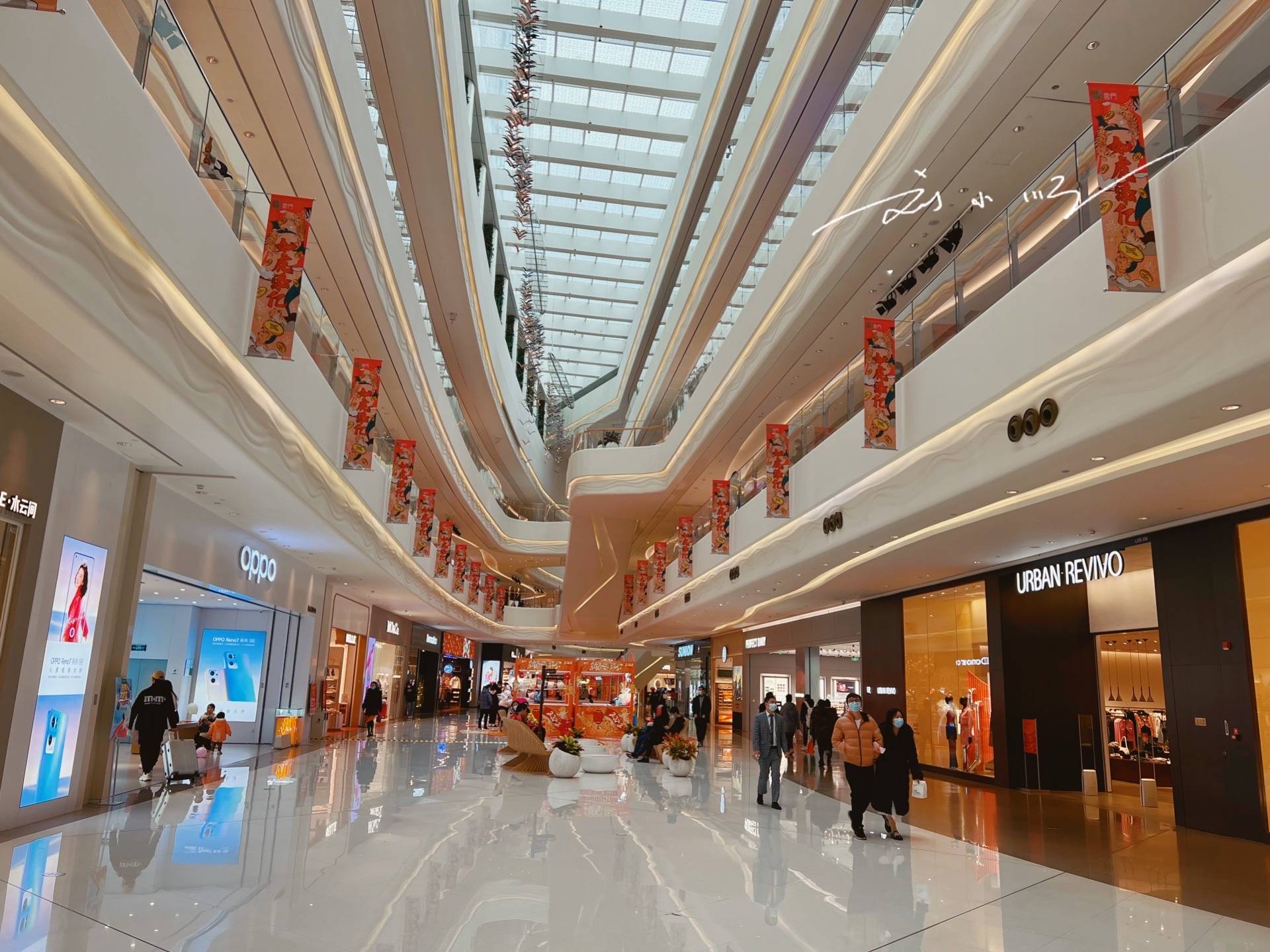 实拍广州市白云区云门商场靠近嘉禾望岗地铁站人气却一般