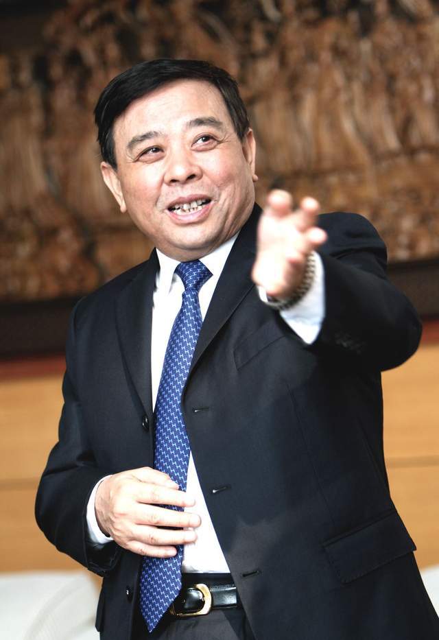 山东济宁新首富20岁当会计借3万起家一手创办420亿帝国