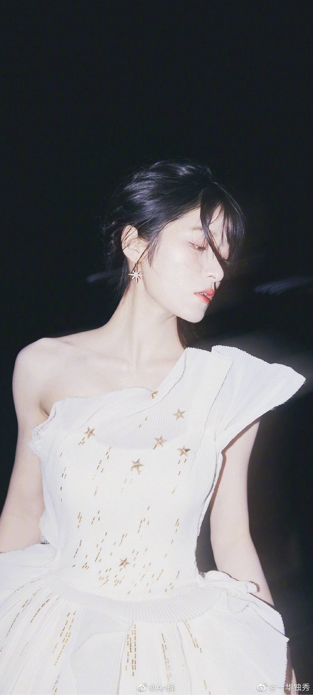 周星驰|“假小子”徐娇已长成漂亮大姑娘，背靠干爹周星驰星路顺途