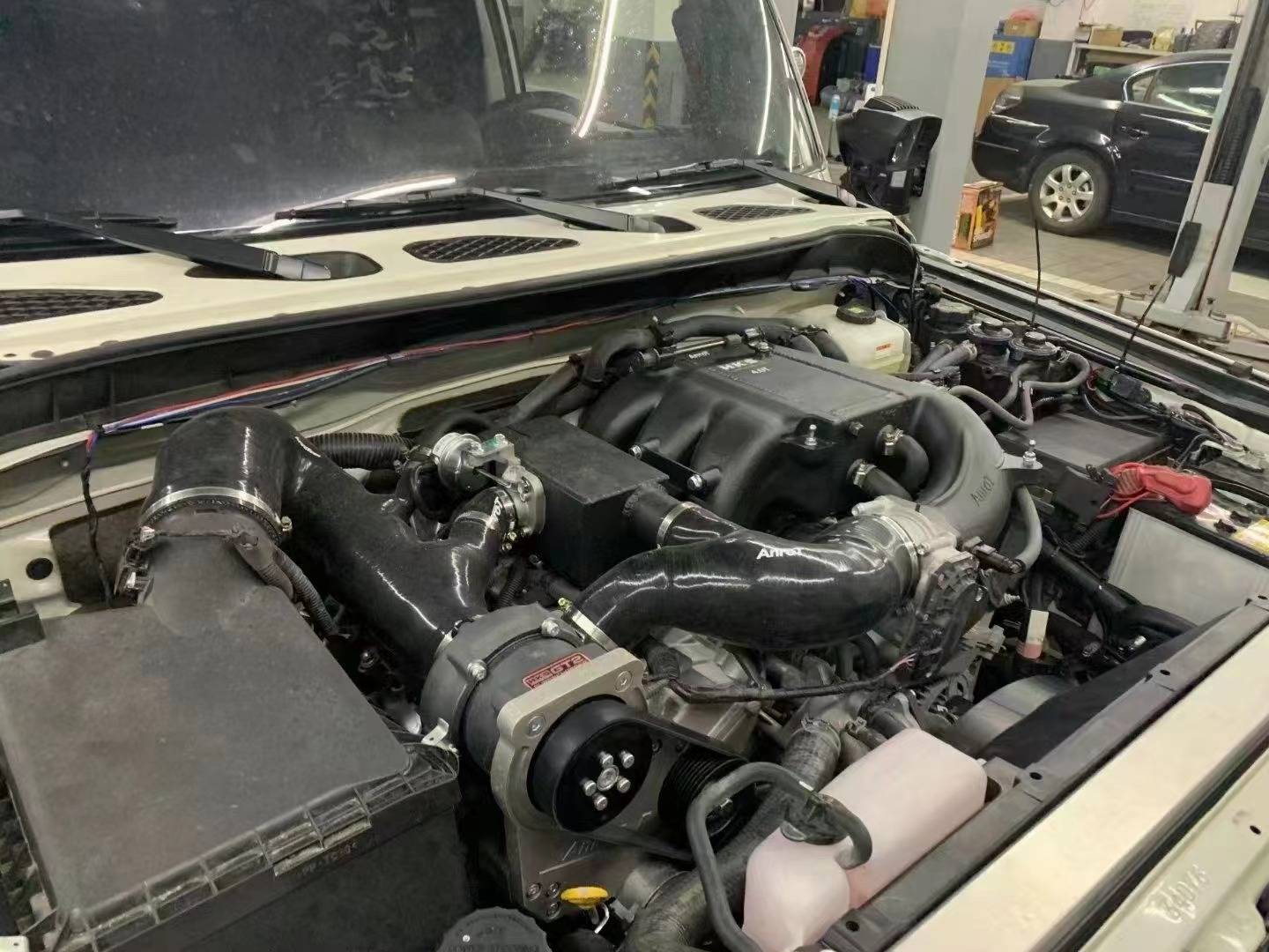 兰德酷路泽fj4000有了殿堂级hks动力加持陪你奔赴下一场山海