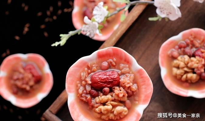 苋菜5种黄豆新吃法，堪比“天然黄体酮”，坚持6个月，皮肤光滑了