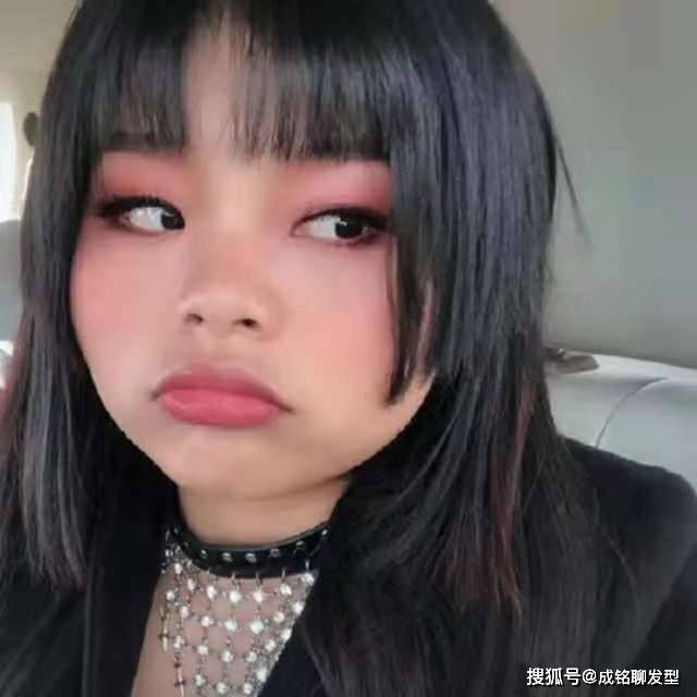 发型内扣发型甜美可爱，但这三种脸型的人最好别剪，显脸大又老气
