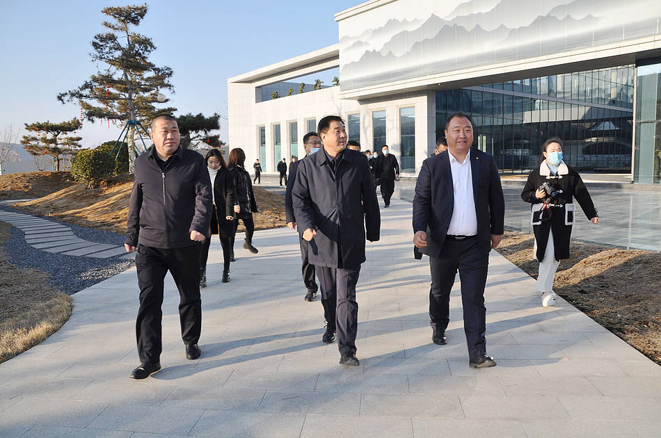 2022年2月23日下午,天水市委常委,政法委书记刘天波对我市重点招商引