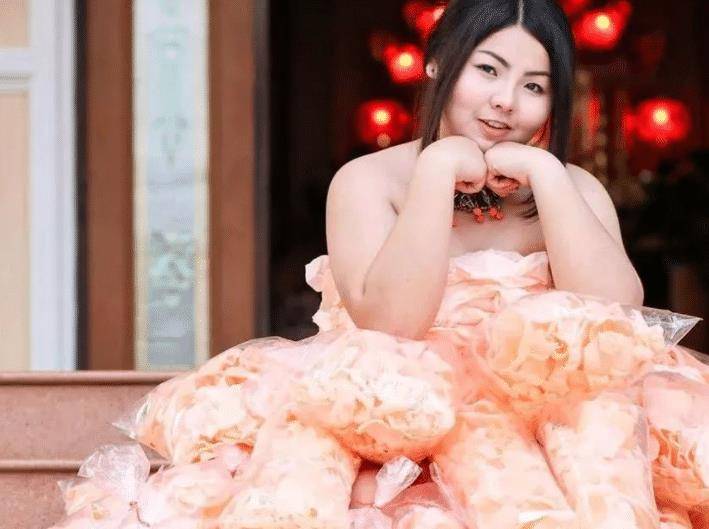 美食200斤泰国胖妞用食物神模仿,从超模到古天乐,打破以瘦为美的标准