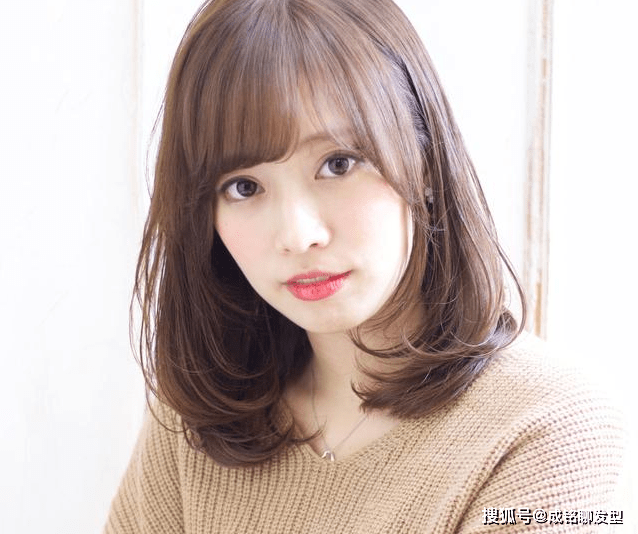 发型烫了内扣发型，可闺蜜剪完就是内扣，烫内扣和剪内扣有什么区别？