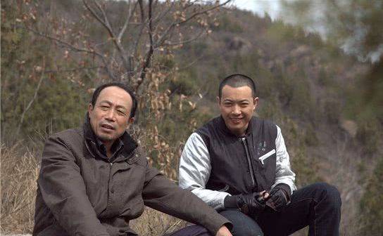 他46岁出名,儿子去世是他一生的痛,现任妻子是三婚还不忘前夫_孙海英