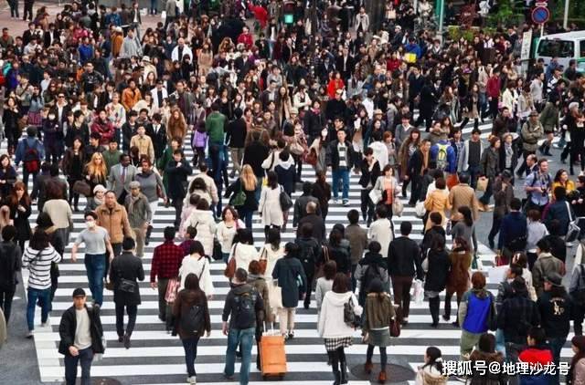 我国的人口_中国历年人口年度增长率(2)