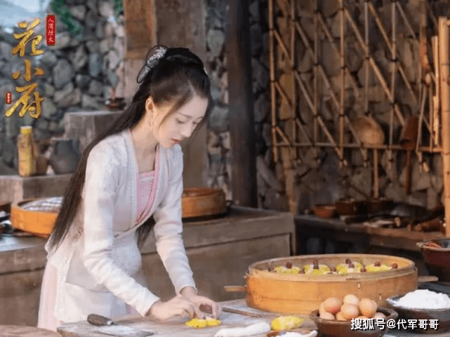 《花间提壶方大厨》是在几年前推出的一部小成本网剧,讲述的小厨娘方
