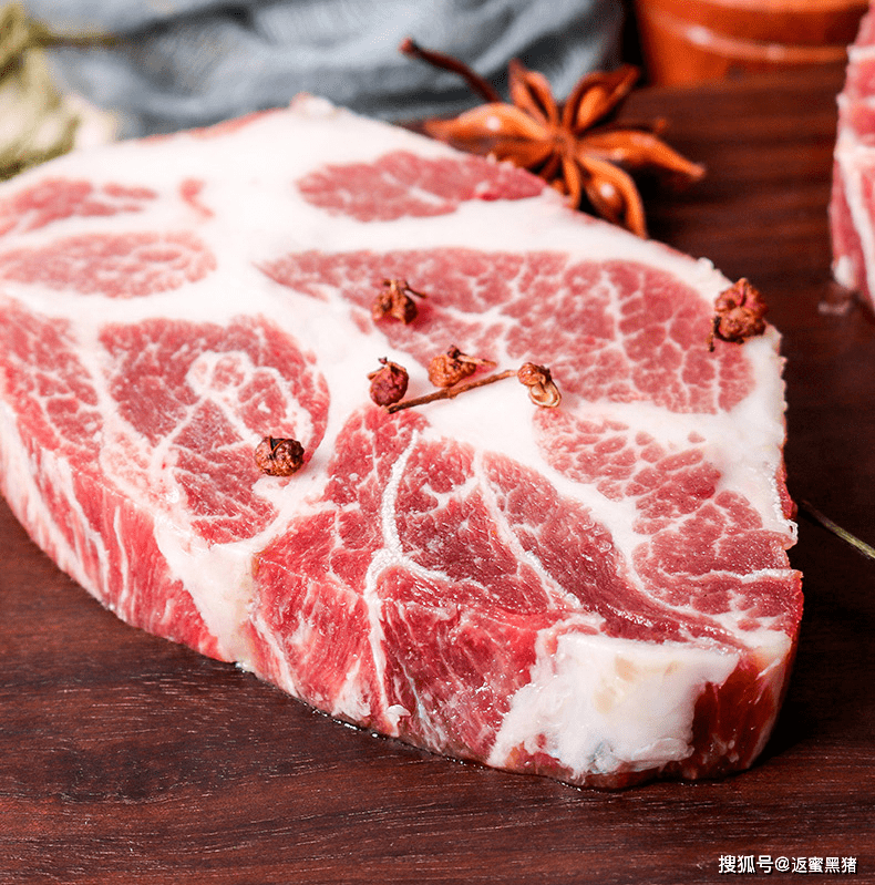 下巴|不愧是豬界的“優(yōu)秀代表”返蜜黑豬